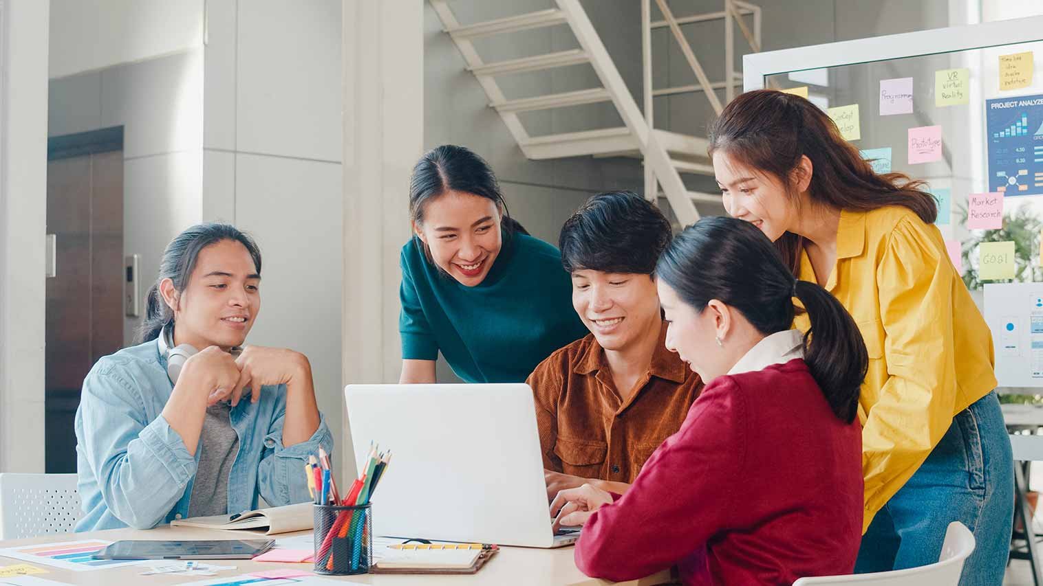 Strategi Bisnis 2025: Menavigasi Era Disrupsi Digital dengan Inovasi dan Kolaborasi
